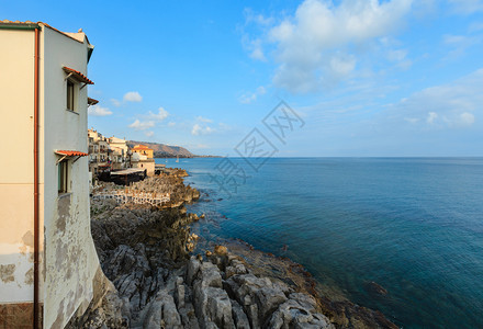 意大利西里巴勒莫地区Cefalu旧的美丽城镇海岸观图片