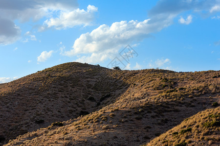 在离马扎龙不远的山丘西班牙穆亚的山地景观中图片