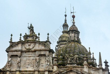 西班牙加利亚州圣地哥德孔波斯特拉的旧教堂圆顶图片