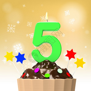 5个在蛋糕上蜡烛展示装饰食品或党背景图片