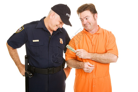 身穿橙色跳衣的囚犯贿赂一名警察图片