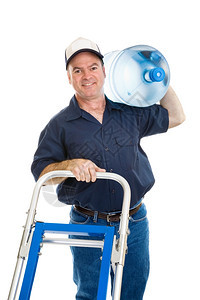 送水的好男人用5加仑的罐子推着他手车背景图片