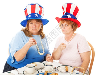 两名保守的美国茶党选民愤怒地指着他们的手图片