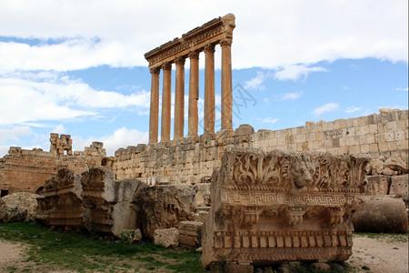 寺庙一角黎巴嫩Baalbeck罗曼寺庙的废墟和柱石背景