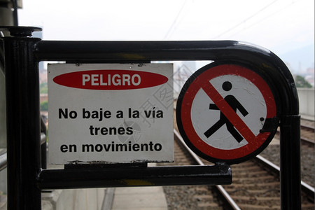 哥伦比亚梅德林火车站停止签字图片