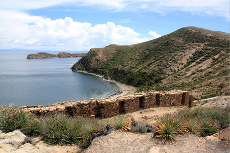 玻利维亚太阳岛因加废墟和海岸图片