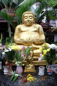 在泰国清莱佛教修道院的金图片