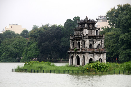 越南河内HoanKiem湖上著名的塔图片
