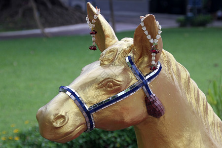 泰国曼谷Dusit公园佛教圣地金色马头图片