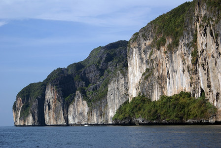 泰国南部海岸的岩石图片