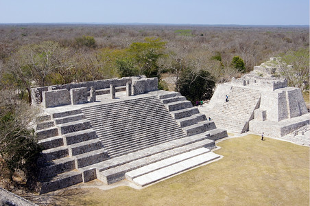寺庙从墨西哥埃兹纳主金字塔顶部看图片