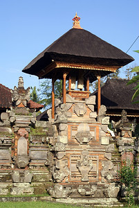 巴厘乌布德附近Balinese寺庙塔图片