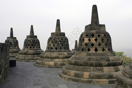印度尼西亚爪哇Borobudur寺庙的石碑图片