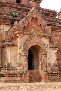 缅甸巴甘旧砖寺窗图片