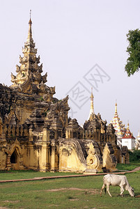 缅甸曼德勒因瓦MahaAungmyeBonzan修道院内图片