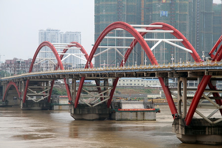 卢州新的钢桥和建筑图片