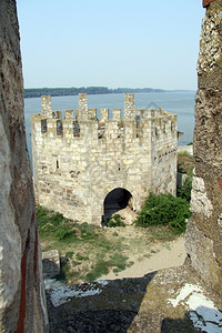 位于斯尔比亚梅德列沃堡垒附近的杜纳夫河岸塔高清图片