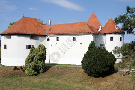 克罗地亚瓦拉日丁白城堡图片