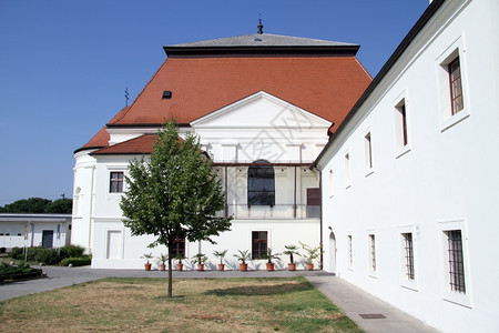 克罗地亚武科瓦尔教堂院内图片