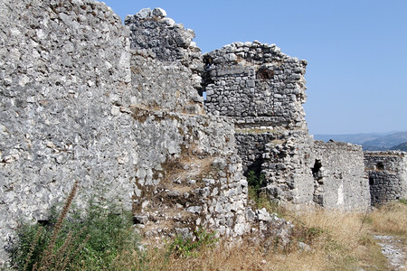 黑山维尔帕扎附近的莱森德罗堡垒废墟图片