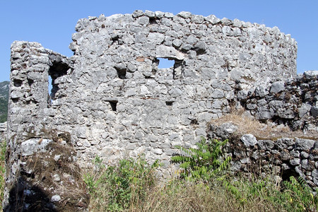 黑山莱森德罗堡垒废墟石塔背景图片