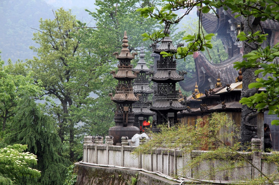 珠华山上的佛教寺庙图片
