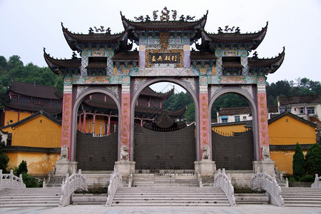 丘华山村高庙门和大理石桥图片