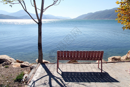 土耳其Egirdir湖秋天图片