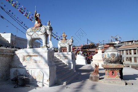 尼泊尔加德满都StupaBodnath附近的圣殿图片