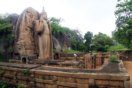 Aukana佛和斯里兰卡寺庙的废墟图片