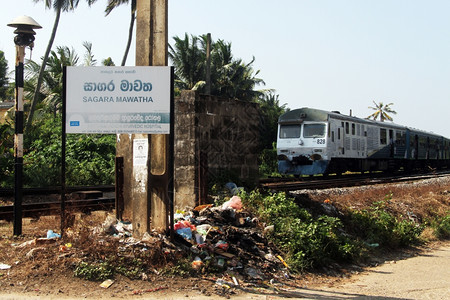 斯里兰卡Panadura火车站附近的列图片