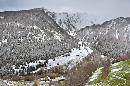 意大利阿尔卑斯山的圣贝纳图片