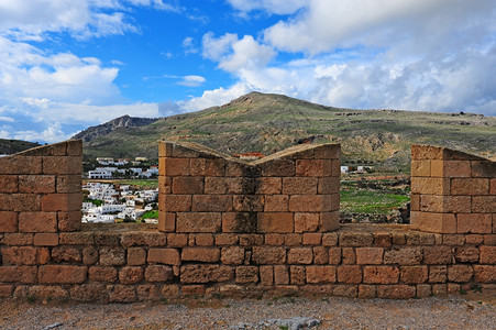 古代城墙鸟眼观的古希腊城镇林多背景