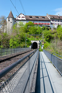 瑞士阿尔卑斯山城市地下铁路隧道图片