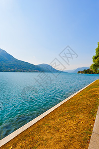 意大利阿尔卑斯山的奥塔湖图片