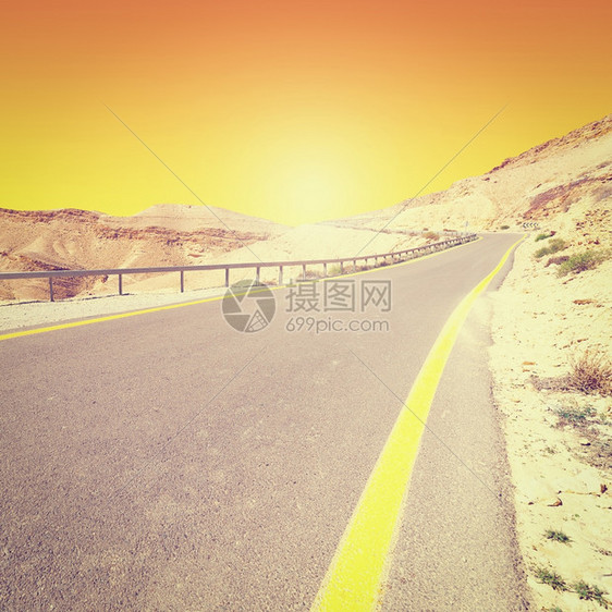 日落Instagram效应的犹太山沙丘米德路图片
