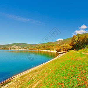 意大利山区湖森林海岸图片