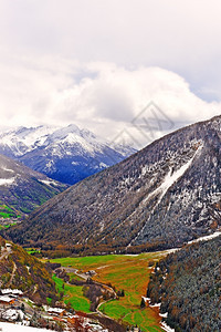 意大利阿尔卑斯山的圣贝纳图片