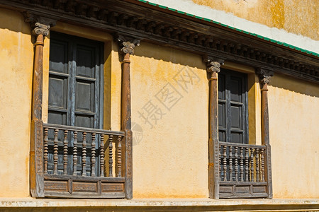 西班牙旧建筑木屋图片