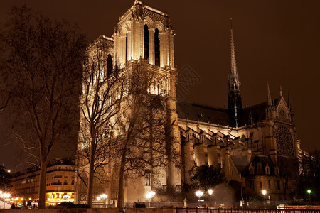 夜里巴黎圣母教堂图片