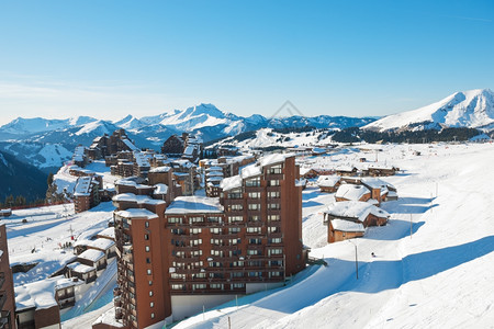 玉龙雪山索道法国太阳港地区阿尔卑斯市Avoriaz镇背景