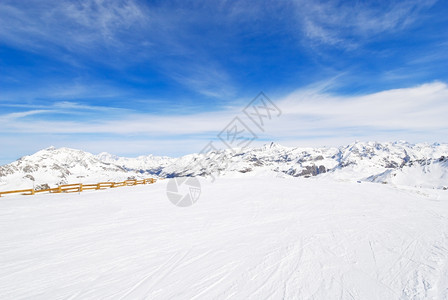 法国帕拉迪斯基地区山脉滑雪法国瓦勒德伊塞雷提格内斯图片