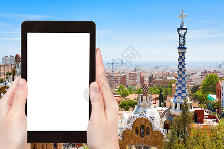 旅行概念西班牙巴塞罗那市西班牙巴塞罗那市平板电脑上的旅游照片带有空白广告标志位置的剪切屏幕图片