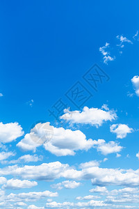 自然背景夏季蓝色天空中的小白云图片
