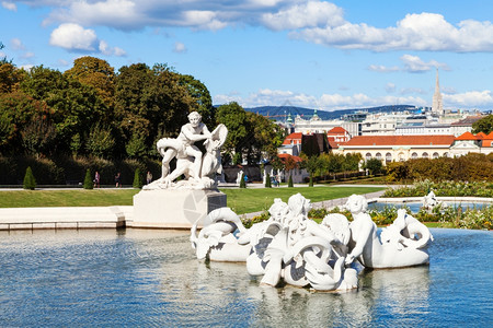 前往维也纳市奥地利维也纳贝尔韦德雷花园的低级联图片