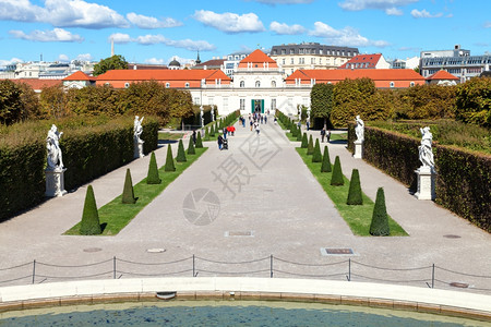 前往维也纳城市通往奥地利维也纳贝尔韦德雷下宫花园的通道图片