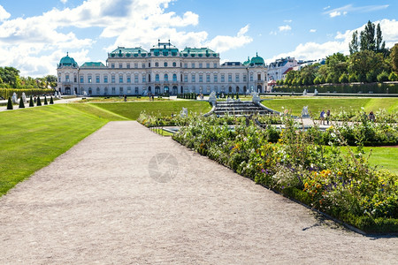 前往维也纳市通往奥地利维也纳贝尔韦德雷花园上宫的路线图片
