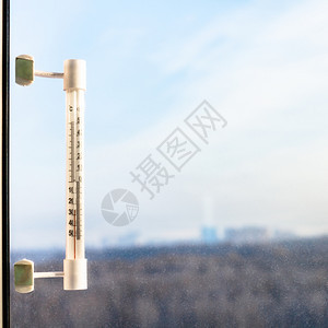 在寒冷的冬天窗面温度为负25摄氏的户外温计图片