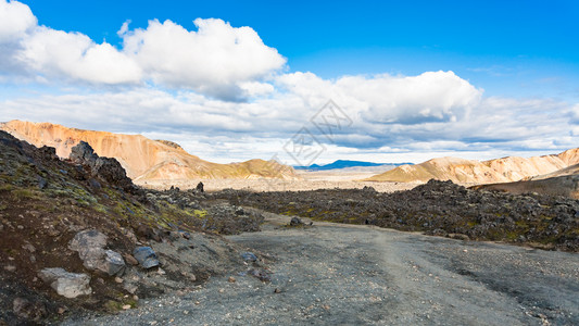 前往冰岛高地区Fjellabak自然保护区Landmannalaugar地区位于冰岛高区September的Laugahraun图片