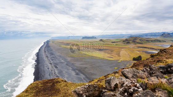 去冰岛旅游九月在卡特拉地质公园的大西洋南岸VikIMyrdal村附近的Dyrholaey海角观看索尔黑马法拉海滩图片